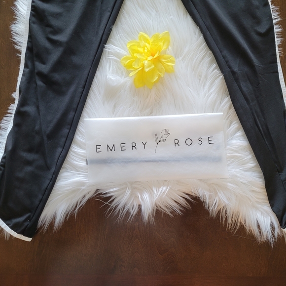 NEW High Rise Striped Legginsπ - Picture 9 of 13